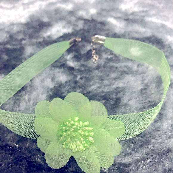 $1 New Necklace Flower Design - Picture 2 of 2